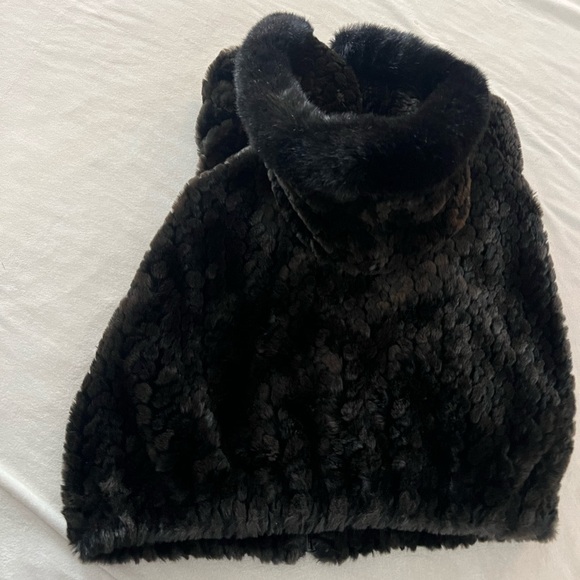 Medium Gallery Women’s Faux fur Jacket EUC - Picture 7 of 13